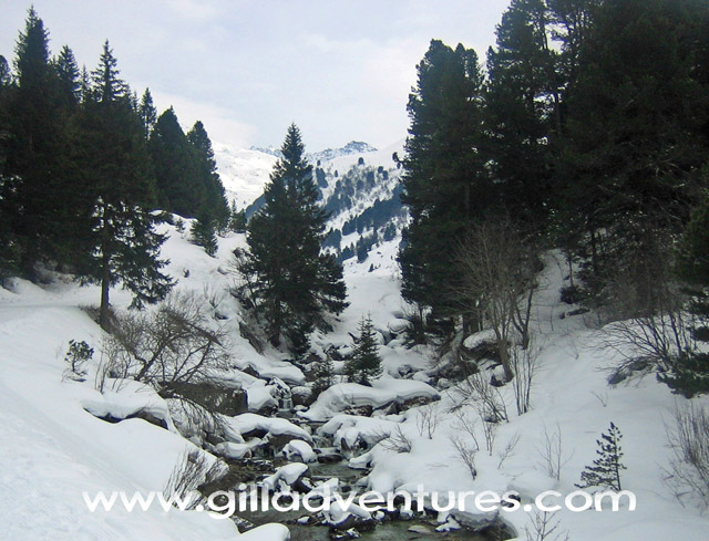 creek from lac de tueda