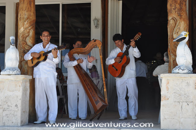 Puerto Morelos minstrels